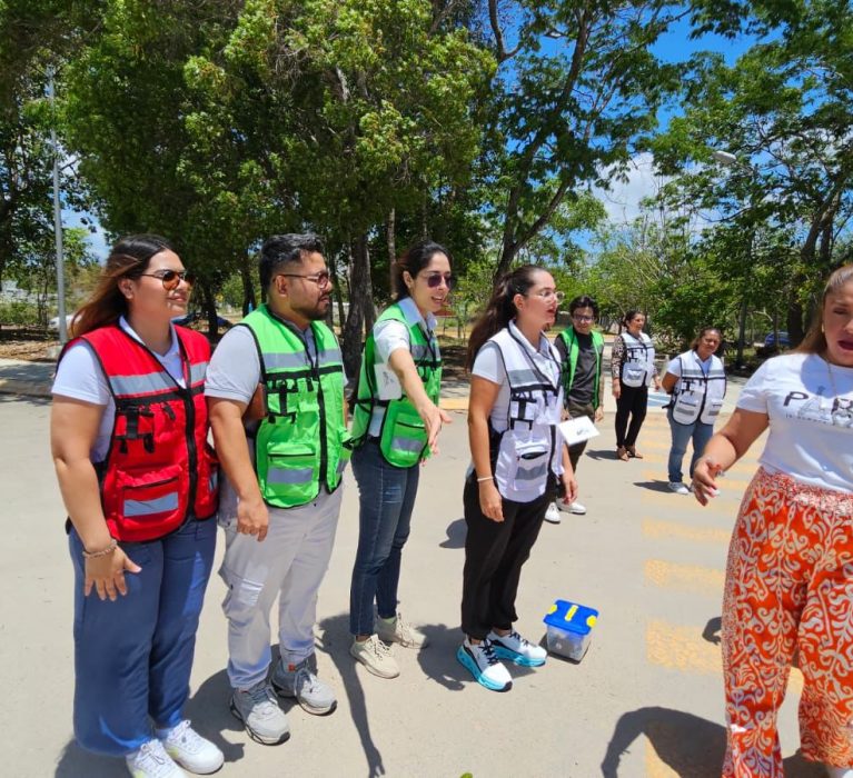 Capacitan Bomberos a personal de la Universidad Tecnológica de Chetumal.