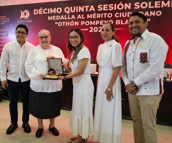 Entregan Medalla al Mérito Ciudadano a Alma Rosa Freyre Reinhart en emotiva Sesión Solemne.