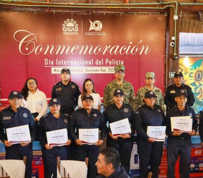Othón P. Blanco honra a su policía con bono, equipo y reconocimiento a su labor diaria.
