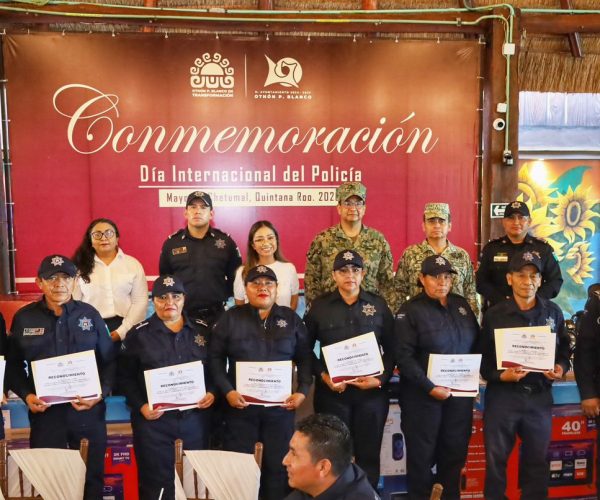 Othón P. Blanco honra a su policía con bono, equipo y reconocimiento a su labor diaria.