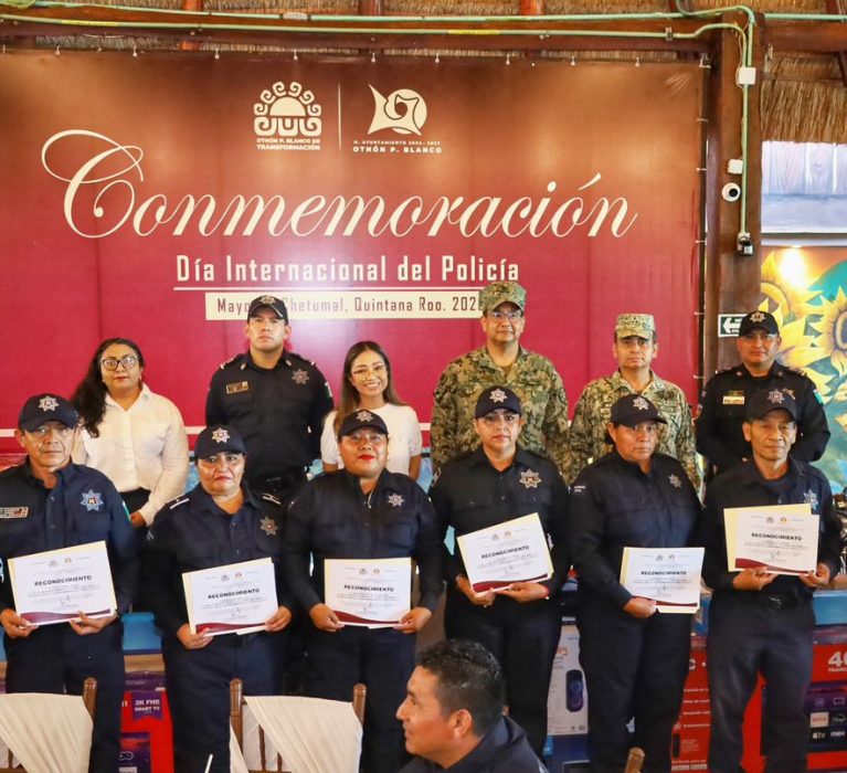 Othón P. Blanco honra a su policía con bono, equipo y reconocimiento a su labor diaria.