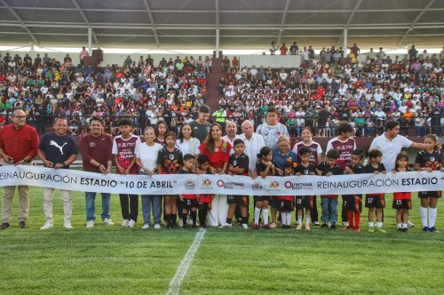 Noche histórica para Chetumal: renace el Estadio 10 de Abril y vuelve a latir la pasión por el fútbol.