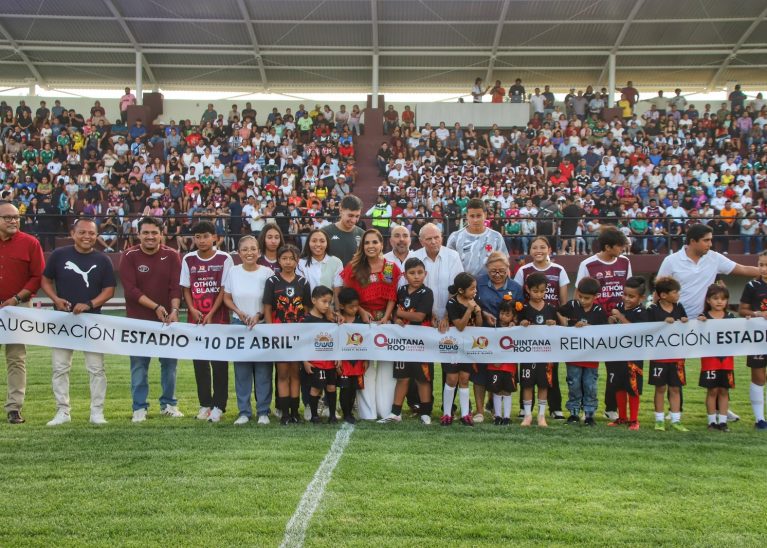 Noche histórica para Chetumal: renace el Estadio 10 de Abril y vuelve a latir la pasión por el fútbol.
