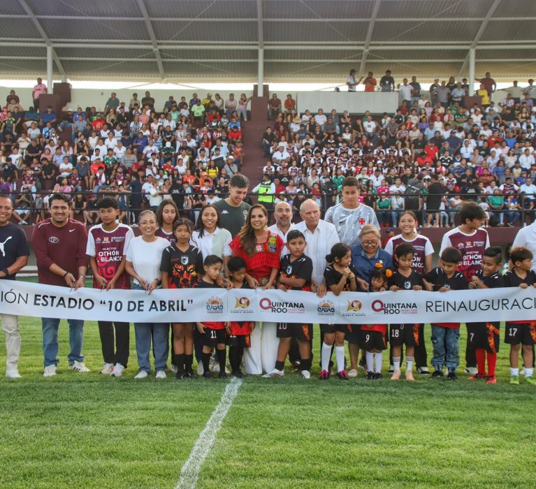 Noche histórica para Chetumal: renace el Estadio 10 de Abril y vuelve a latir la pasión por el fútbol.