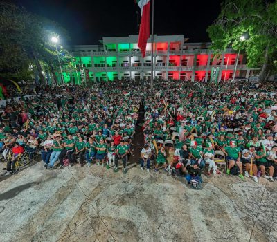 Yensunni Martínez encabeza celebración histórica por el triunfo de México en el “FutFest” de Chetumal.