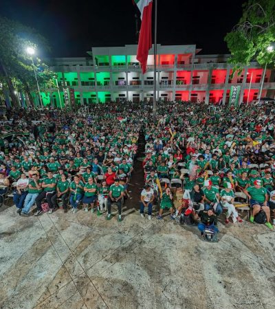 Yensunni Martínez encabeza celebración histórica por el triunfo de México en el “FutFest” de Chetumal.
