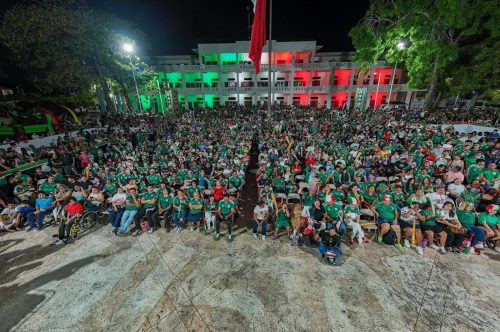 Yensunni Martínez encabeza celebración histórica por el triunfo de México en el “FutFest” de Chetumal.