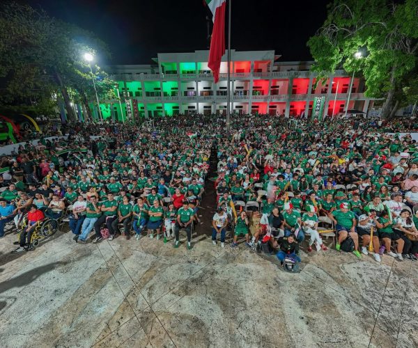 Yensunni Martínez encabeza celebración histórica por el triunfo de México en el “FutFest” de Chetumal.