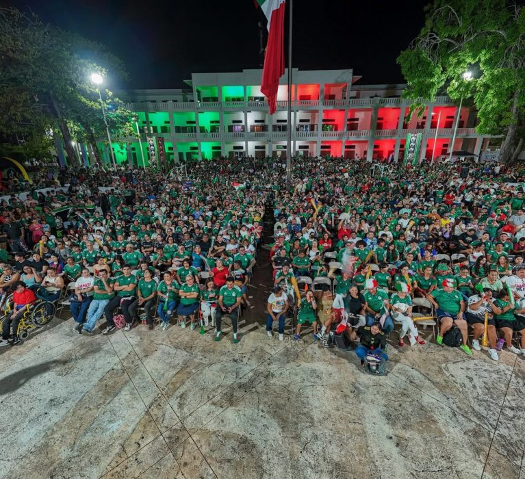 Yensunni Martínez encabeza celebración histórica por el triunfo de México en el “FutFest” de Chetumal.
