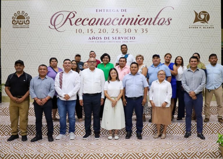 Reconoce Yensunni Martínez la trayectoria de 383 trabajadores municipales.