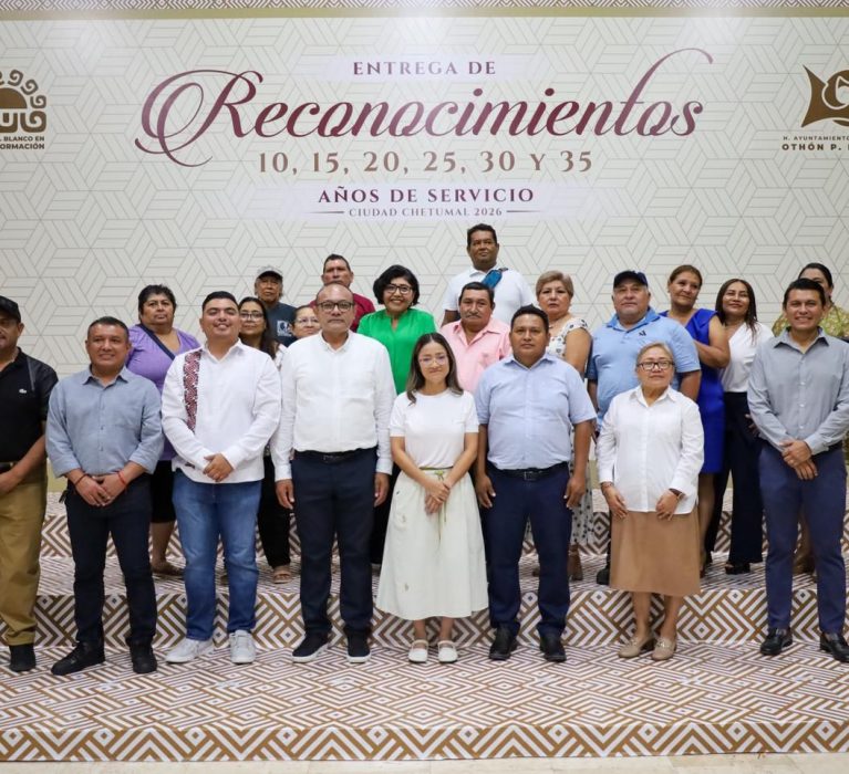 Reconoce Yensunni Martínez la trayectoria de 383 trabajadores municipales.