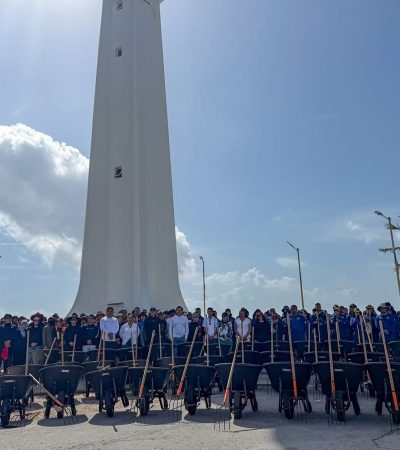 Yensunni Martínez encabeza atención integral en Mahahual con jornada de limpieza y atención de alumbrado público.