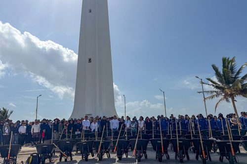 Yensunni Martínez encabeza atención integral en Mahahual con jornada de limpieza y atención de alumbrado público.