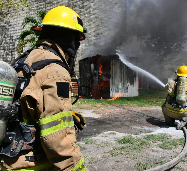 Capacitación permanente de bomberos fortalece la atención de emergencias en Othón P. Blanco.