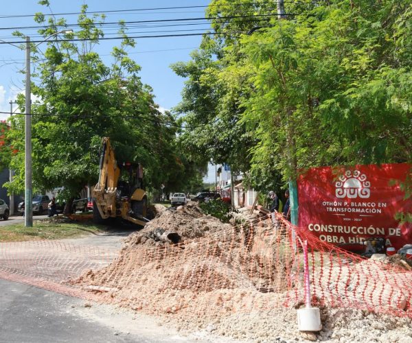 Yensunni Martínez inicia rehabilitación de infraestructura pluvial en la avenida Juárez para reducir encharcamientos.