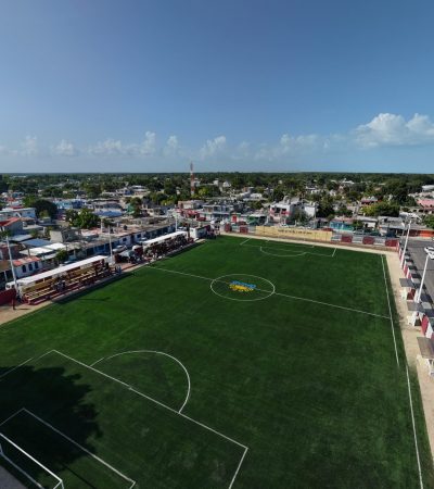 Reinauguran en Chetumal el Campo de Fútbol “8 de Octubre”.