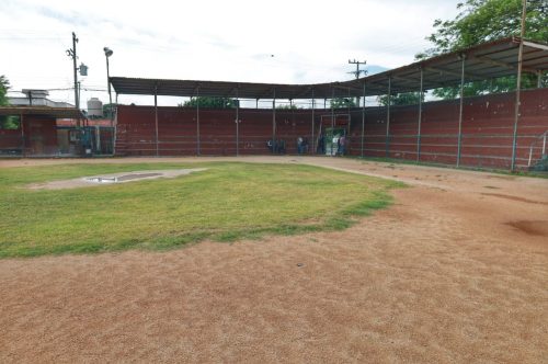Ayuntamiento de Othón P. Blanco rehabilitará el campo 20 de Noviembre.