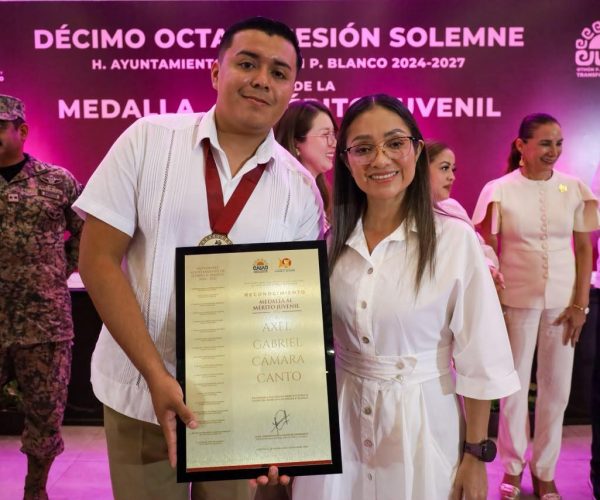 Reconoce Ayuntamiento de Othón P. Blanco a Axel Gabriel Cámara Canto con la Medalla al “Mérito Juvenil” 2026.