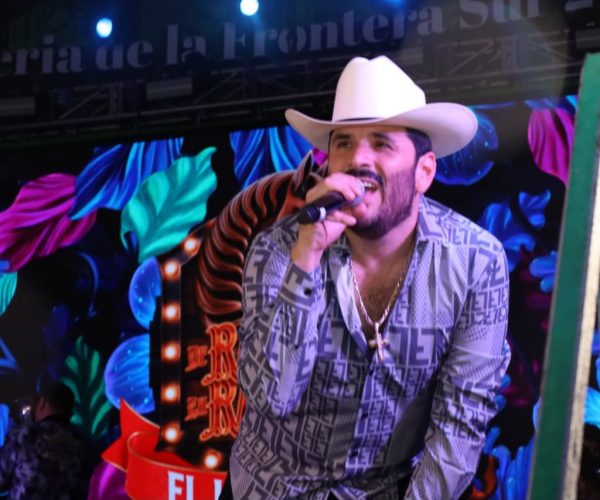 La Expofer 2026 vive otra gran noche con la presentación de El Komander.